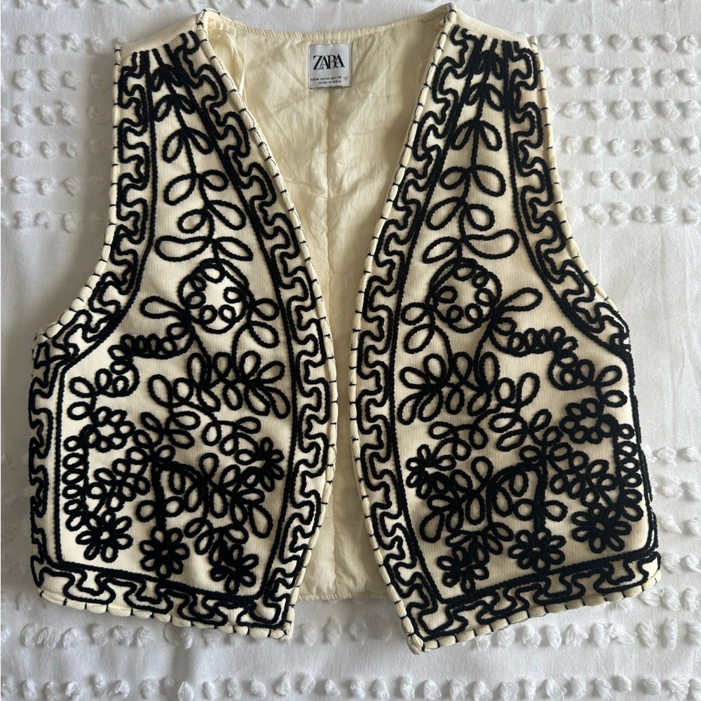 Zara Ivory and Black Embroidered Top